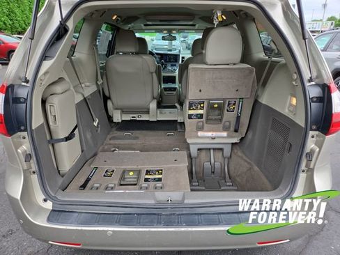 Used 2017 Toyota Sienna XLE Premium FWD image 18