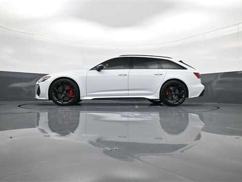 Used 2024 Audi RS 6 performance w/ Matte Carbon Package image 28