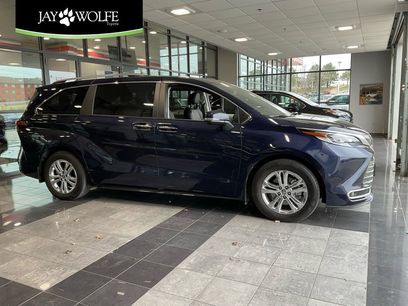 Certified 2022 Toyota Sienna Platinum w/ Protection Package (TMS)
