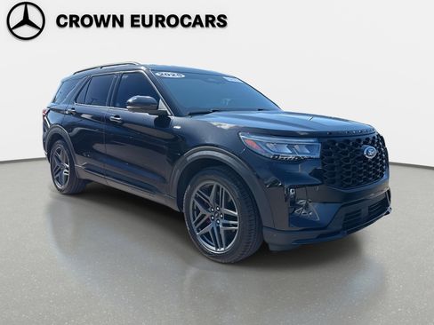 Used 2025 Ford Explorer ST-Line w/ Premium Package image 8