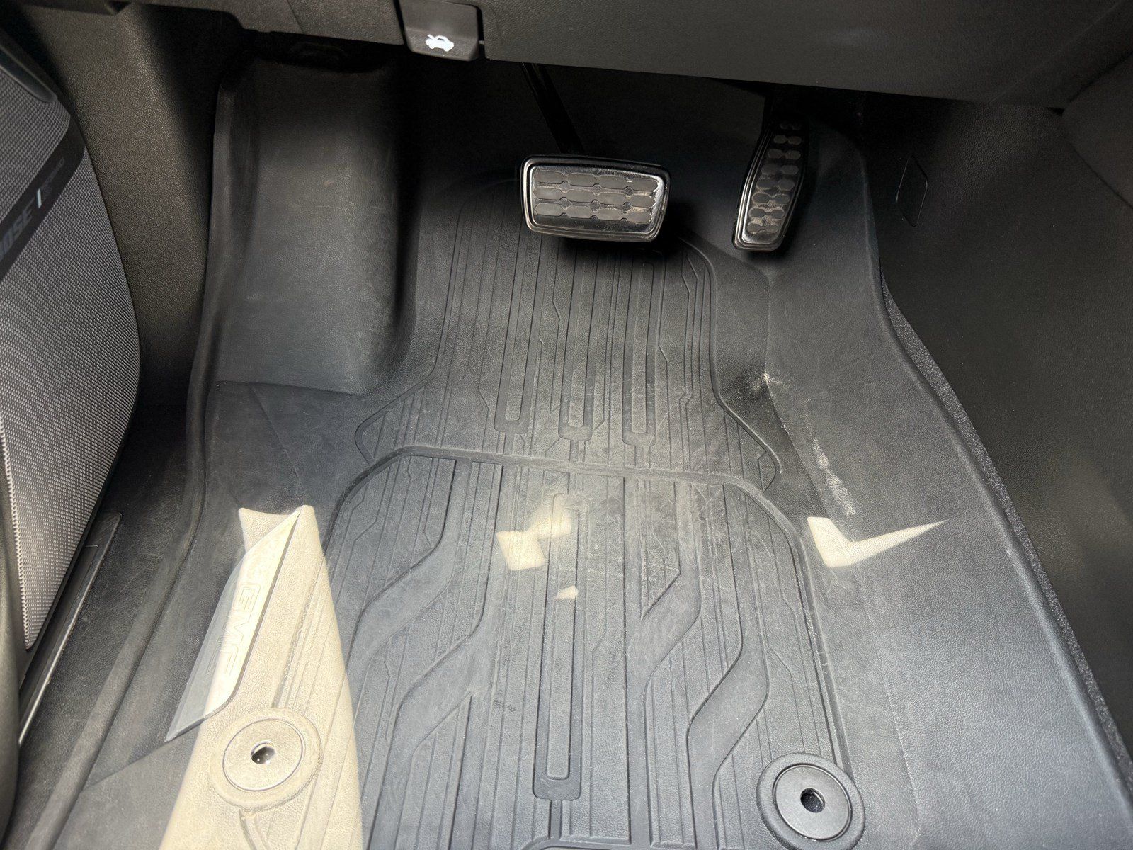 Used 2023 GMC Yukon Denali Ultimate AWD/4WD image 18