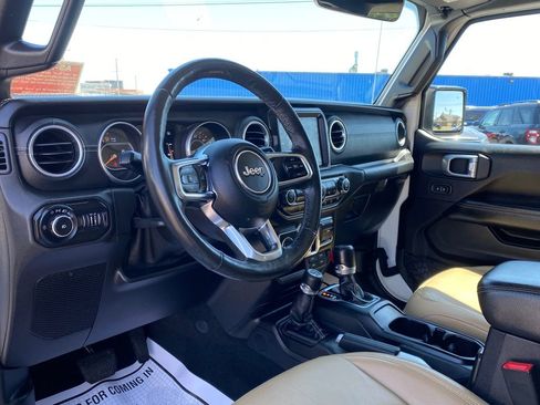 Used 2018 Jeep Wrangler Unlimited Sahara AWD/4WD image 11