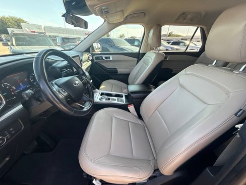 Used 2020 Ford Explorer XLT w/ Equipment Group 202A RWD image 10