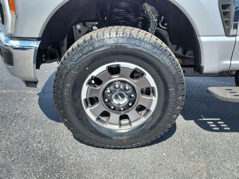 Certified 2023 Ford F250 Lariat w/ Tremor Off-Road Package AWD/4WD image 5