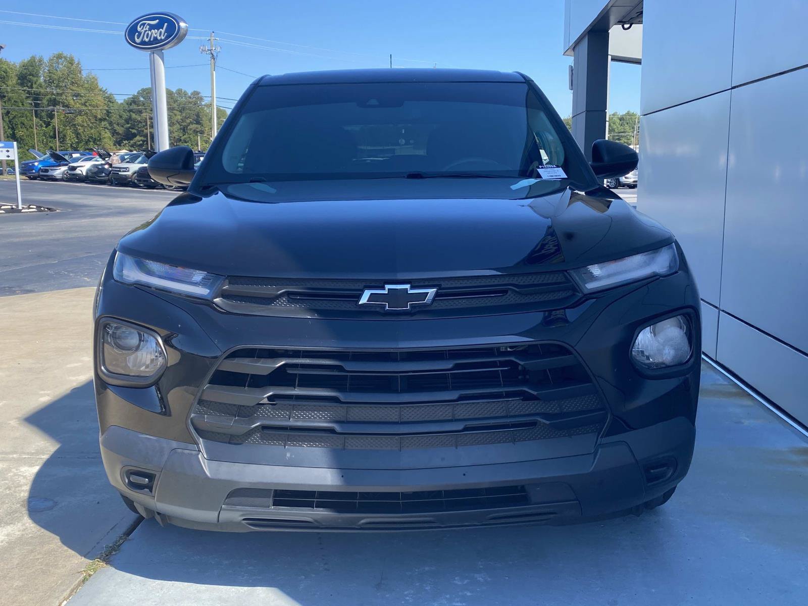 Used 2021 Chevrolet TrailBlazer LS w/ LPO, Blackout Package FWD image 10