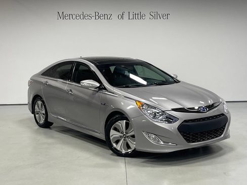 Used 2014 Hyundai Sonata Limited w/ Panoramic Sunroof Package 02 FWD image 8