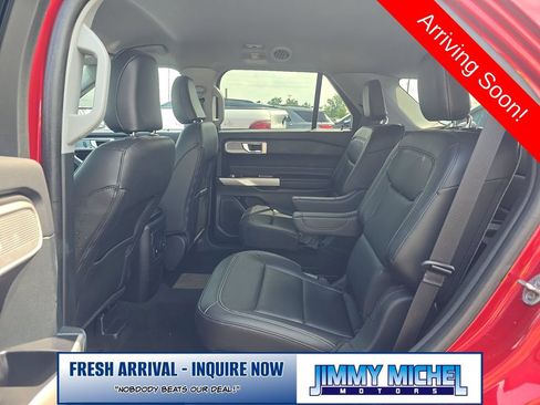 Used 2024 Ford Explorer XLT w/ Equipment Group 202A AWD/4WD image 4