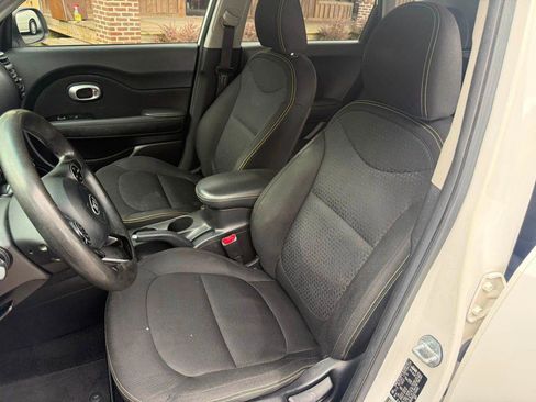 Used 2014 Kia Soul + FWD image 15