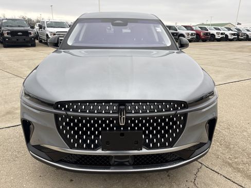 Used 2024 Lincoln Nautilus Premier image 2