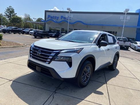 Used 2024 Nissan Rogue S FWD image 6