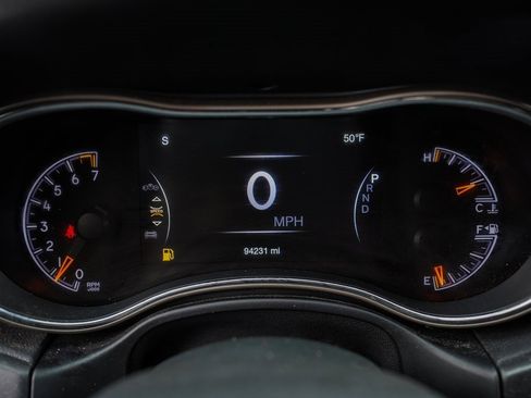 Used 2017 Jeep Grand Cherokee Laredo image 26