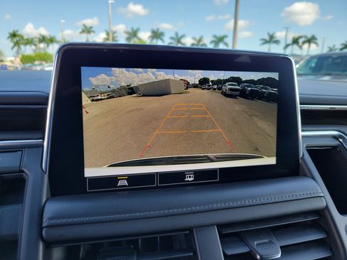 Used 2021 GMC Yukon SLE RWD image 7