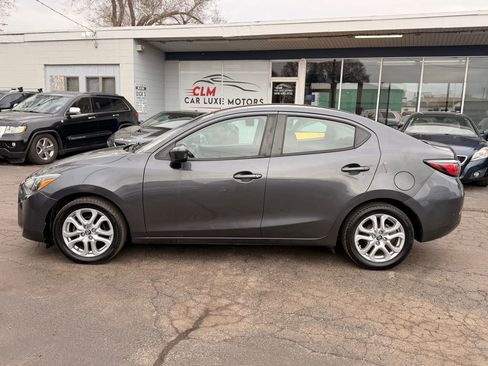 Used 2017 Toyota Yaris iA image 7
