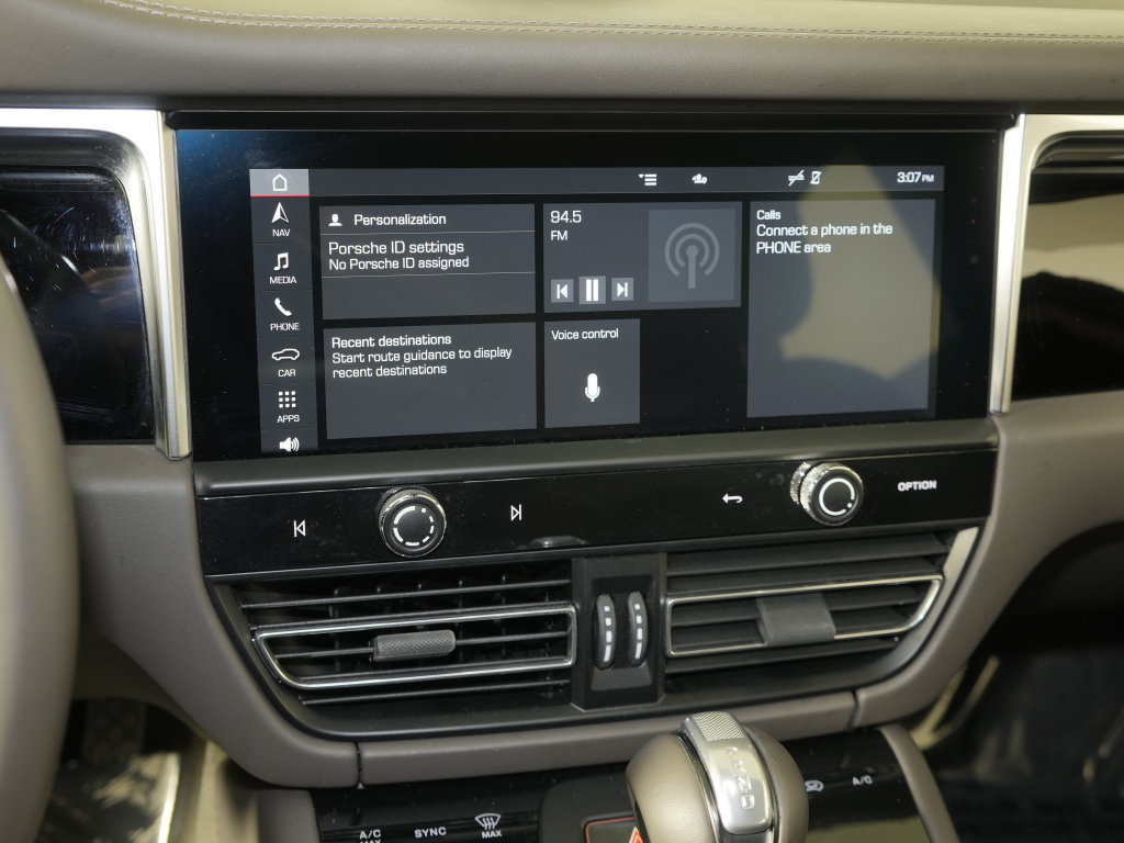 Certified 2023 Porsche Macan AWD/4WD image 29