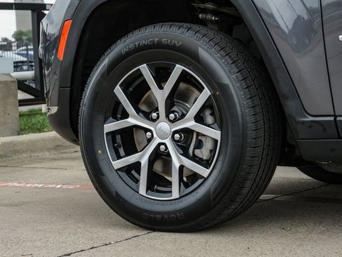 Used 2023 Jeep Grand Cherokee L Limited w/ Luxury Tech Group II image 68