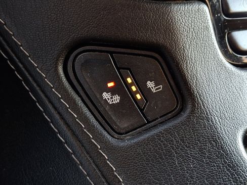 Used 2018 Chevrolet Suburban LT image 22