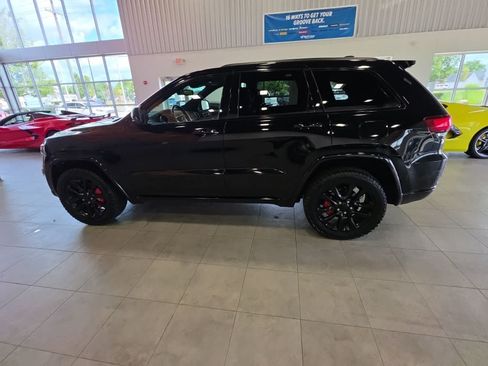 Used 2019 Jeep Grand Cherokee Altitude AWD/4WD image 15