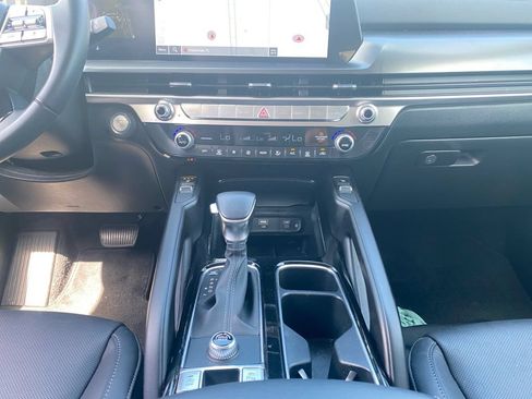 Used 2025 Kia Telluride S FWD image 11