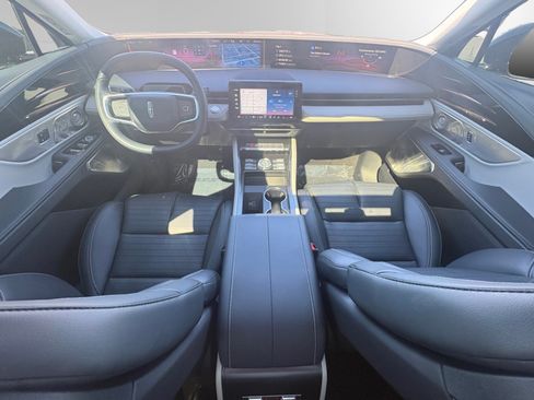 Certified 2025 Lincoln Nautilus Reserve AWD/4WD image 10