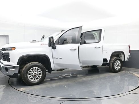 Used 2024 Chevrolet Silverado 2500 LT w/ Convenience Package image 49