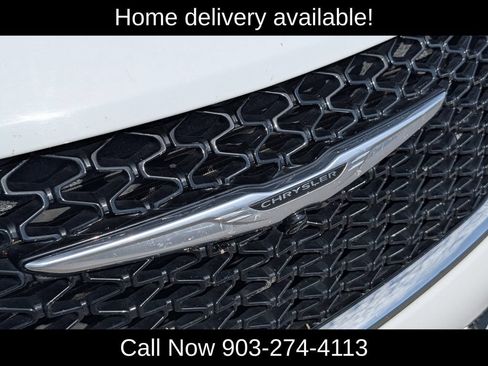 Used 2023 Chrysler Pacifica Touring-L FWD image 36