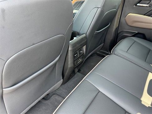 Used 2024 GMC Canyon Denali image 15
