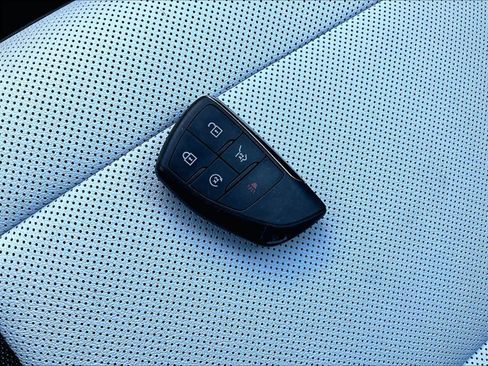 Used 2025 Chevrolet Equinox EV LT w/ Convenience Package image 29