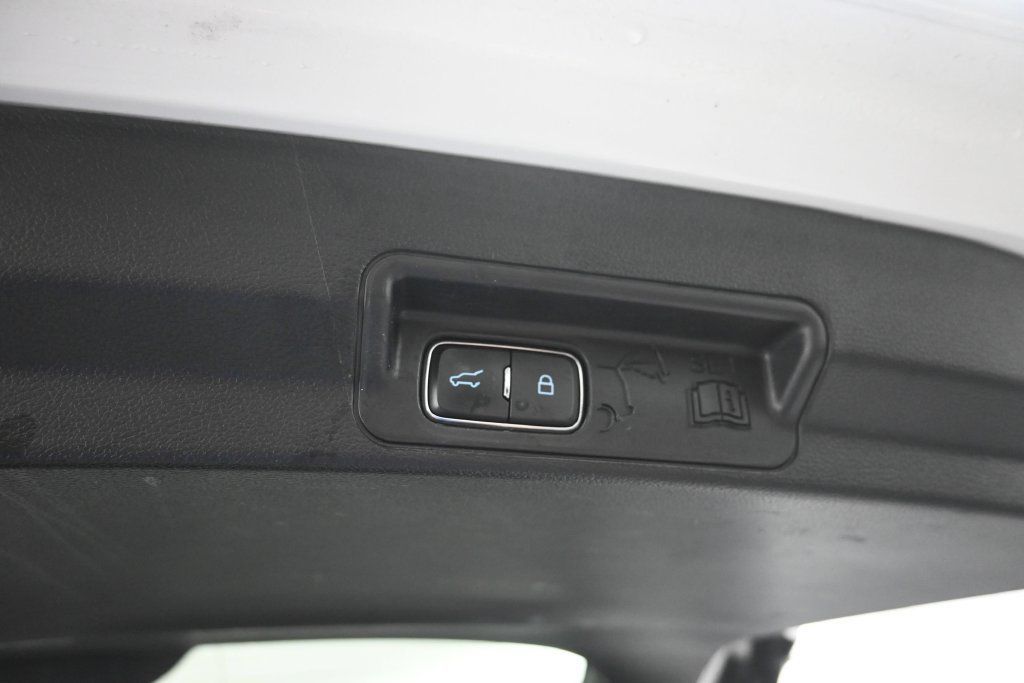 Used 2020 Ford Explorer XLT w/ Equipment Group 202A AWD/4WD image 14