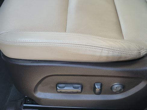 Used 2017 Hyundai Santa Fe Limited FWD image 19