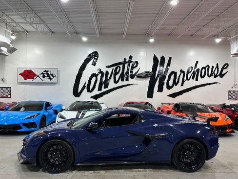 Used 2025 Chevrolet Corvette Z06 w/ Stealth Interior Trim Package RWD image 2