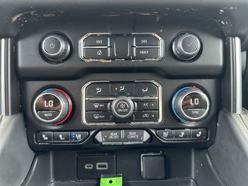 Used 2024 Chevrolet Tahoe Premier RWD image 29
