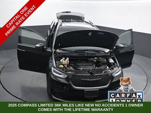 Used 2025 Chrysler Pacifica Limited FWD image 71
