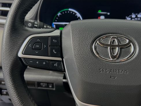 Used 2023 Toyota Sienna XLE FWD image 18