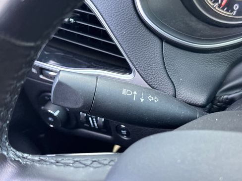 Used 2021 Jeep Cherokee Limited image 20