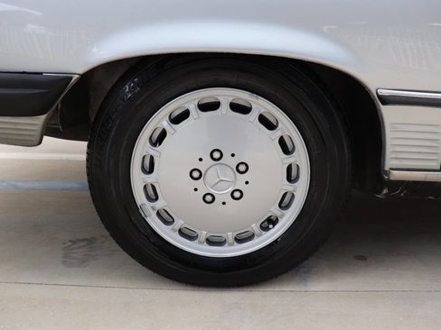 Used 1987 Mercedes-Benz 560 SL image 14