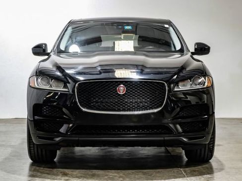 Used 2017 Jaguar F-PACE image 9