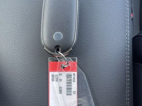 New 2025 Mercedes-Benz GLC 300 image 26