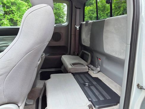 Used 2005 Toyota Tacoma PreRunner RWD image 21