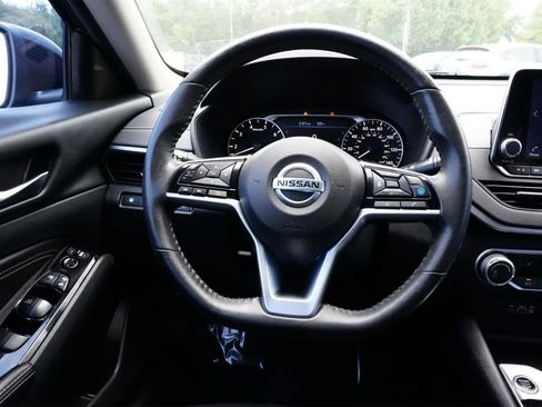 Used 2022 Nissan Altima 2.5 SV w/ SV Premium Package image 9