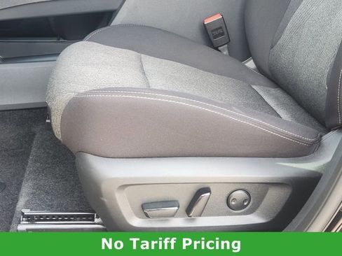 Certified 2025 Nissan Rogue SV image 23