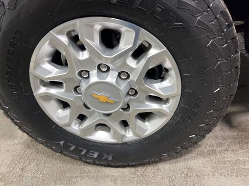 Used 2024 Chevrolet Silverado 2500 LT image 42
