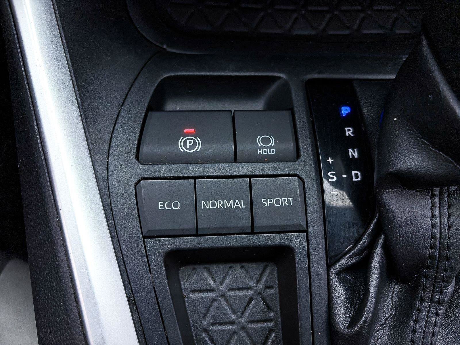 Used 2019 Toyota RAV4 XLE Premium w/ Carpet Mat Package FWD image 25