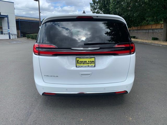 Used 2025 Chrysler Pacifica Select FWD image 4
