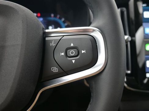 Used 2023 Volvo XC40 B4 Plus w/ Protection Package Premier image 23