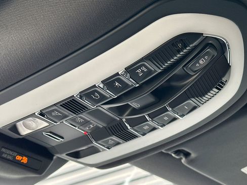 New 2026 Porsche Macan image 21