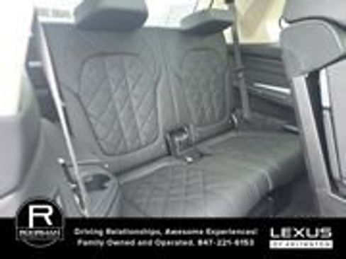 Used 2025 BMW X7 xDrive40i w/ Premium Package image 10