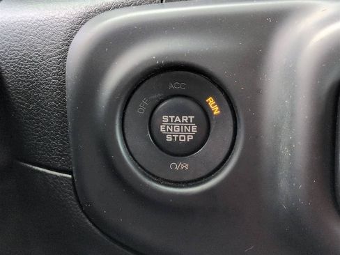 Used 2018 Jeep Wrangler Unlimited Sahara w/ Dual Top Group AWD/4WD image 28