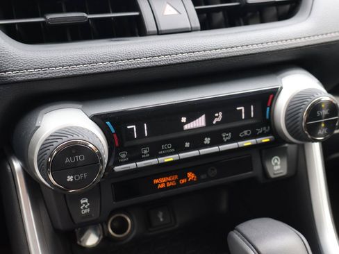 Used 2021 Toyota RAV4 XLE FWD image 27
