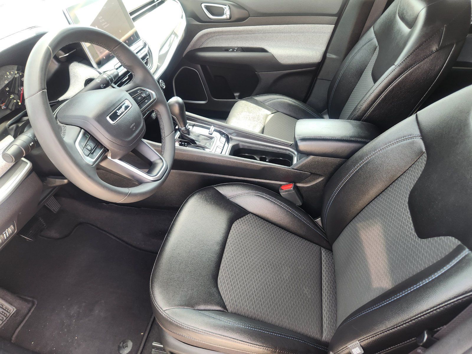 Used 2024 Jeep Compass Latitude AWD/4WD image 14