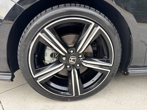Used 2024 Honda Accord Sport image 11